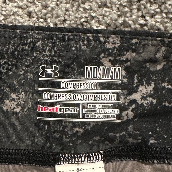 Under Armour HeatGear Compression Capris - Picture 5 of 7